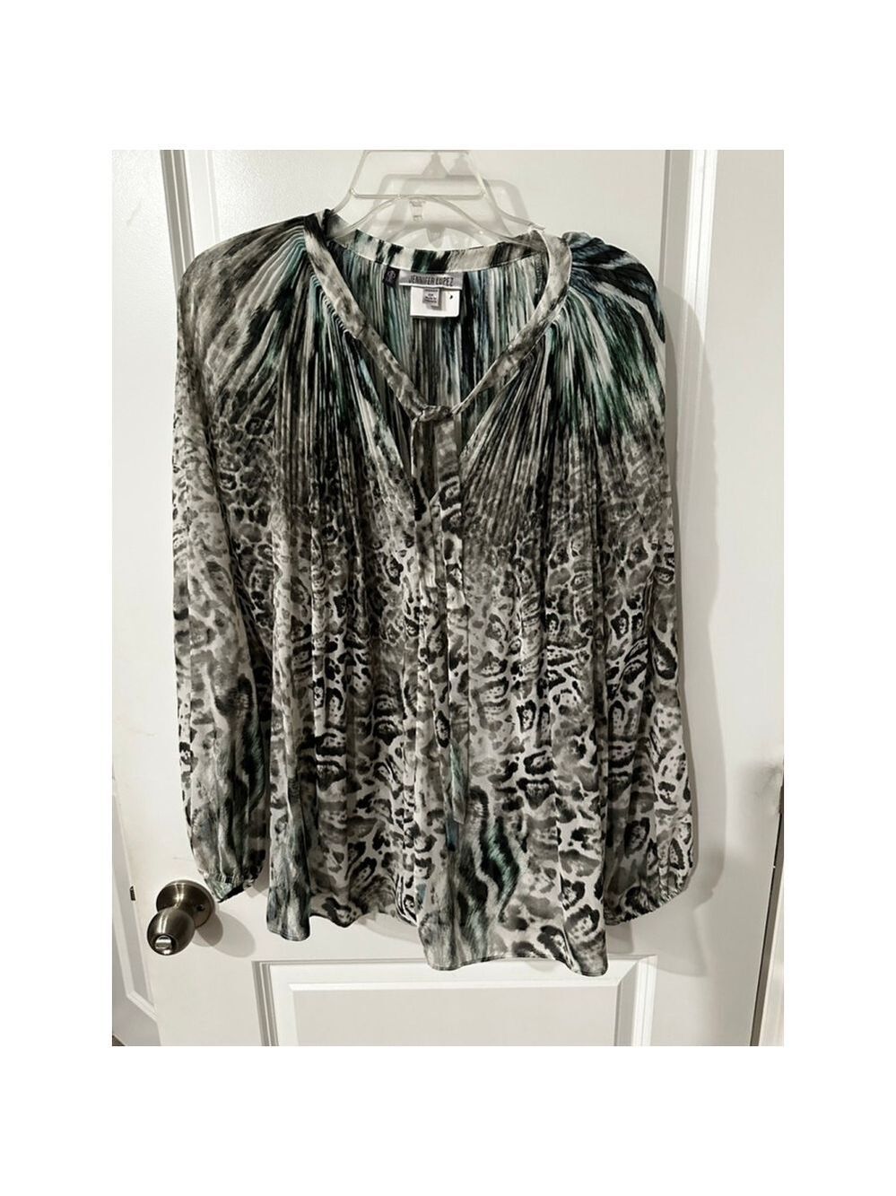 Jennifer Lopez Plus 0X Grey Teal Leopard Print Pleated Blouse